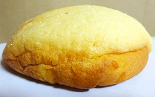 ホイップたっぷりバターメロンパン