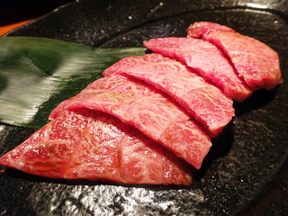 「炭火焼肉たむら」