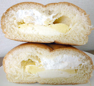 3層の味わいチーズクリームパン