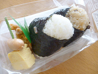 関西の味!おむすびふたつとおかず