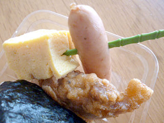 関西の味!おむすびふたつとおかず
