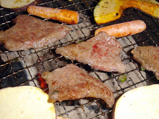 「和焼肉 BAMBINO」肉焼き