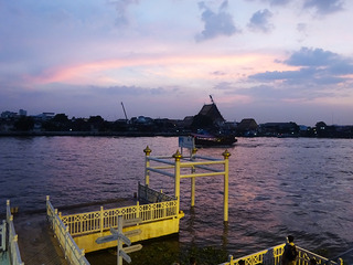 「YOD PIMAN RIVER WALK」