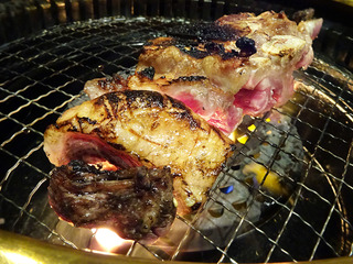 「焼肉マル」