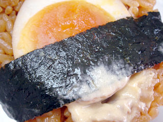 とんこつラーメン御飯と煮玉子おむすび