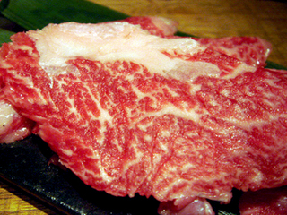 「松阪牛焼肉M 北新地店」カルビ