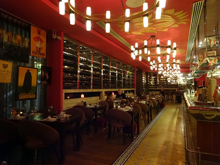 「 Tapas y Vino」