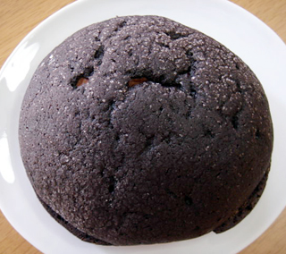 忍の黒いメロンパン