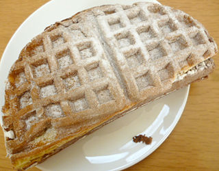 ワッフルスナック<ホワイトチョコ入りクリーム>