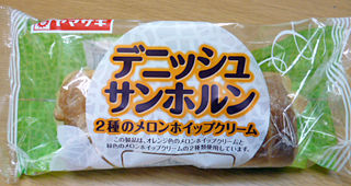 デニッシュサンホルン<2種のメロンホイップクリーム>