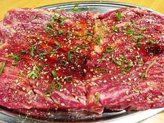 「焼肉マル」