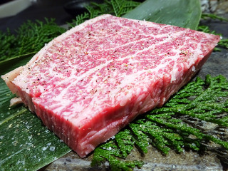 「焼肉マル瓦どんどん」