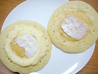 ホットケーキサンド<チーズクリーム&ハニーマーガリン風味クリーム>