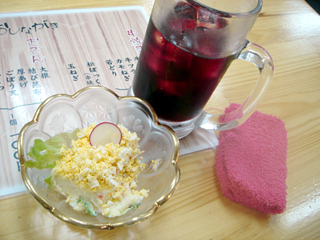 「松ぼっくり」酒とポテサラ