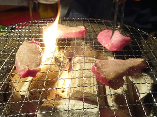 「炭火焼肉たむら」