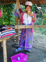 「Baan Tong Luang」