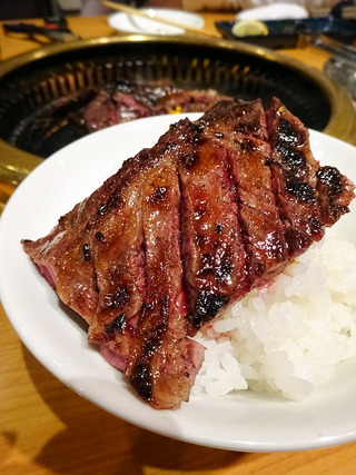 「焼肉マル」