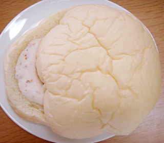 大きなふわふわパン<アーモンドクリーム>