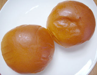 薄皮バナナクリームパン