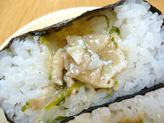 豚カルビおむすび