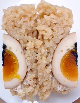 味飯おにぎり煮たまごマヨ