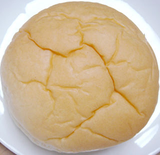 胸に沁み込む 牛乳クリームパン