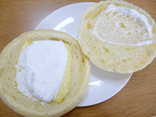 ふわふわメロンパンサンド<バナナクリーム&ホイップ>