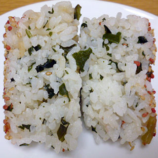 胡麻わかめおむすび