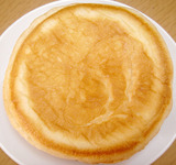 しっとりとした食感のクリームパン