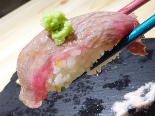 「肉バル吉田」