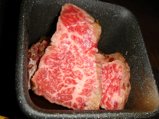 「松阪牛焼肉M 北新地店」肉刺しタタキ