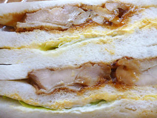 ファミマプレミアムサンド<テリヤキチキンとたまご>
