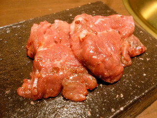 「肉彩一歩」