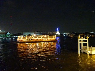 「YOD PIMAN RIVER WALK」