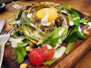 「炭火バルあじと」