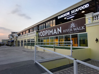 「YOD PIMAN RIVER WALK」