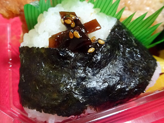 3種おむすびとおかずセット