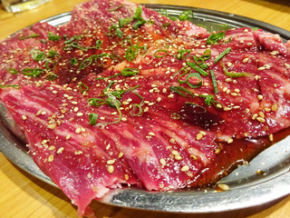 「焼肉マル」