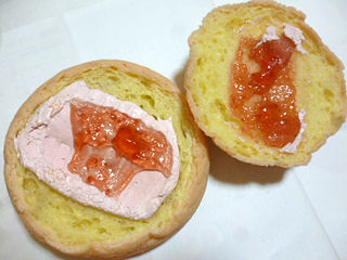 あまおういちごメロンパン