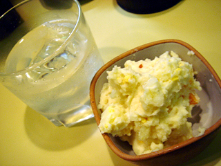 「千成屋」酒とポテサラ