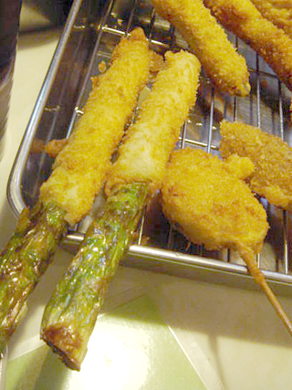 「元気屋」串かつアスパラ豚