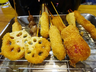「新世界おやじの串や」