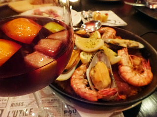 「 Tapas y Vino」