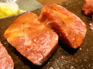 「肉彩一歩」