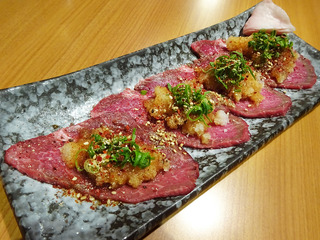 「焼肉マル」