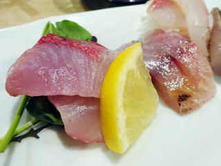 「魚助」