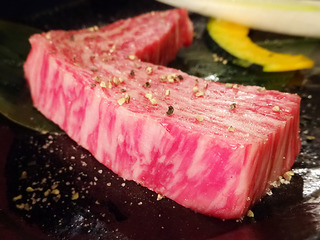 「炭火焼肉たむら」