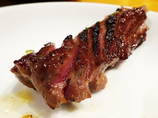 「焼肉マル」