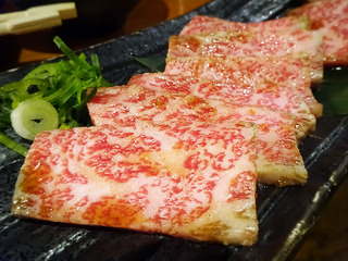 「炭火焼肉たむら」