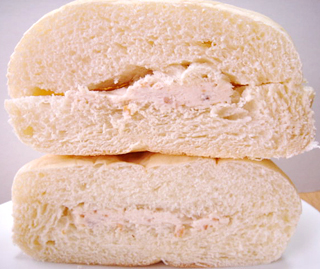 大きなふわふわパン<アーモンドクリーム>